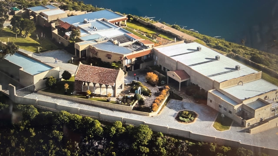 Commercial Property for Sale in Uitzicht Western Cape